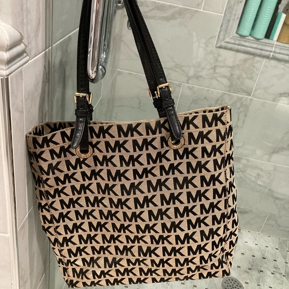 Michael Kors shopping tote - Picture 1 of 5